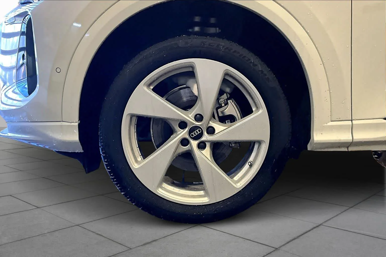 New 2025 Glacier White m Audi Premium Plus image 11