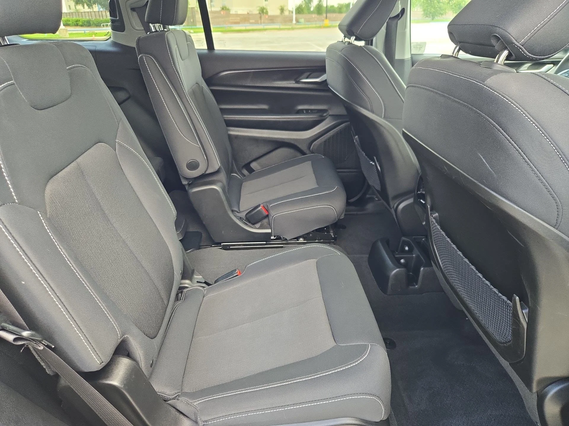 Used 2023 Bright White Clearcoat Jeep Laredo image 29
