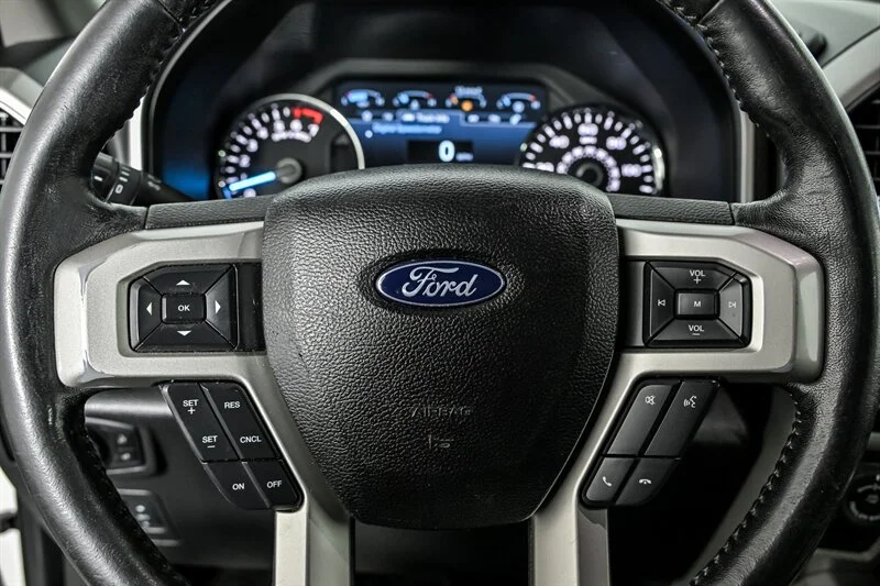 Used 2018 White Platinum Metallic Tri-Coat Ford Lariat image 21