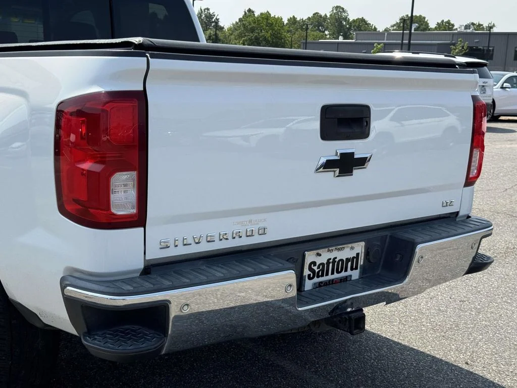 Used 2018 White Chevrolet LTZ image 11