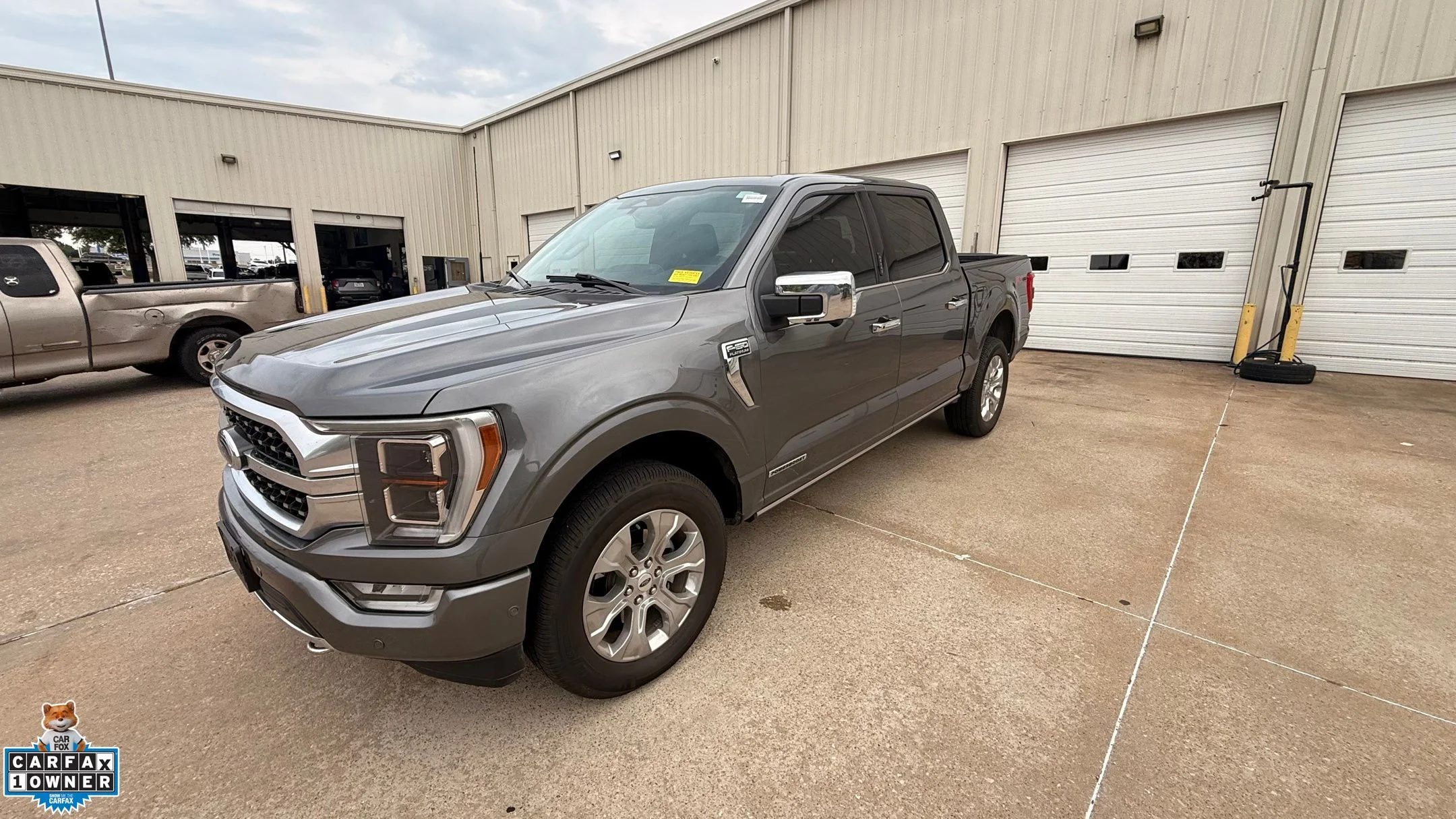 Used 2023 Gray Ford Platinum image 3