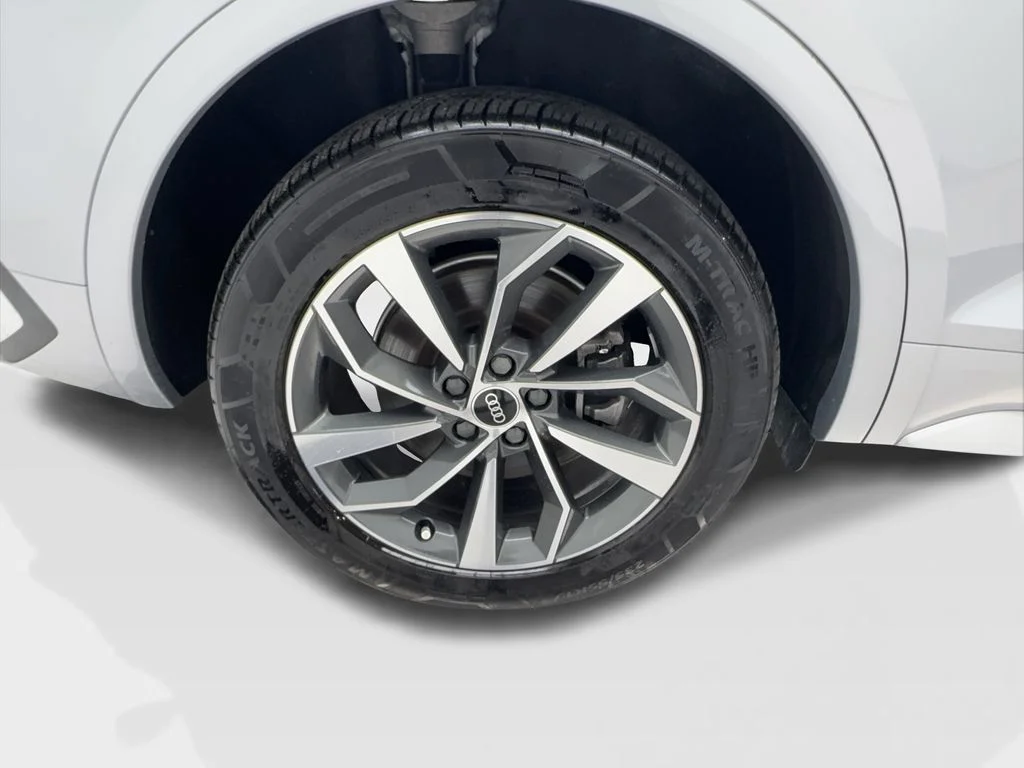 Used 2022 Black Audi  image 16