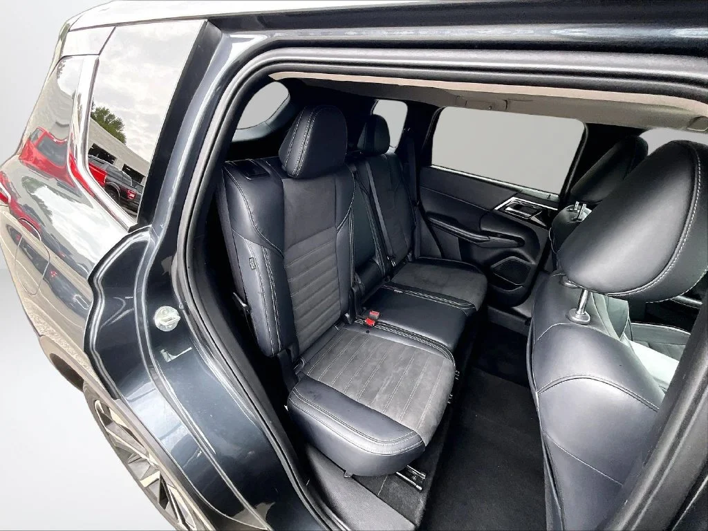 Used 2024 Gray Mitsubishi SE image 27