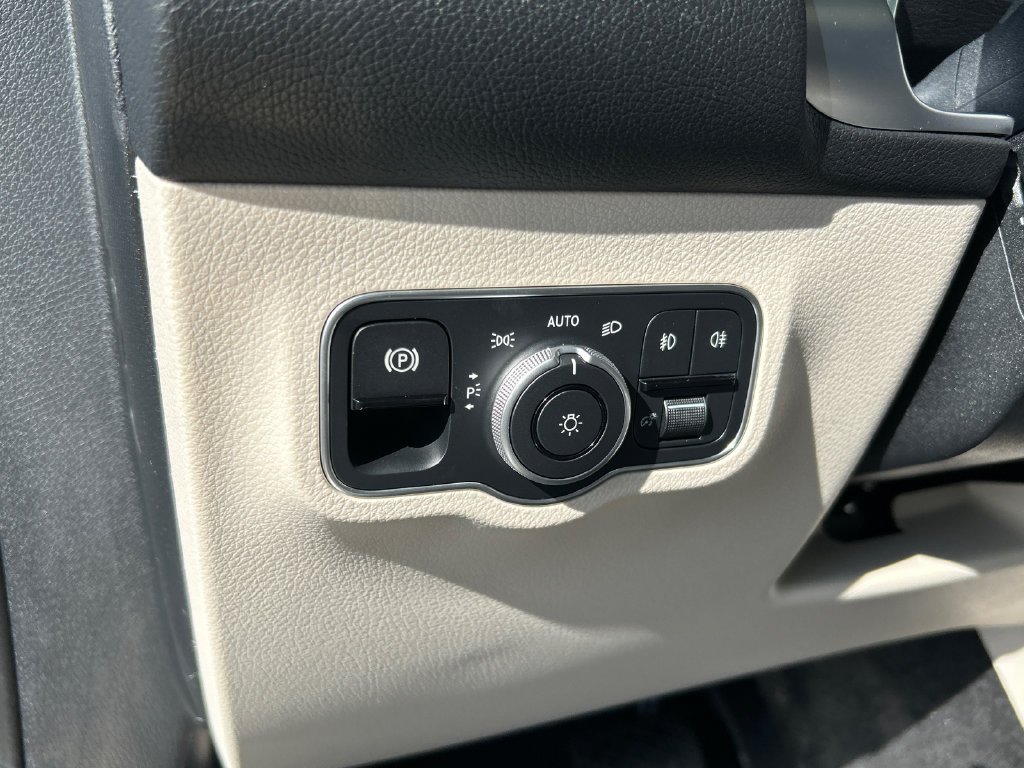 New 2026 Polar White Mercedes-Benz GLB 250 image 14