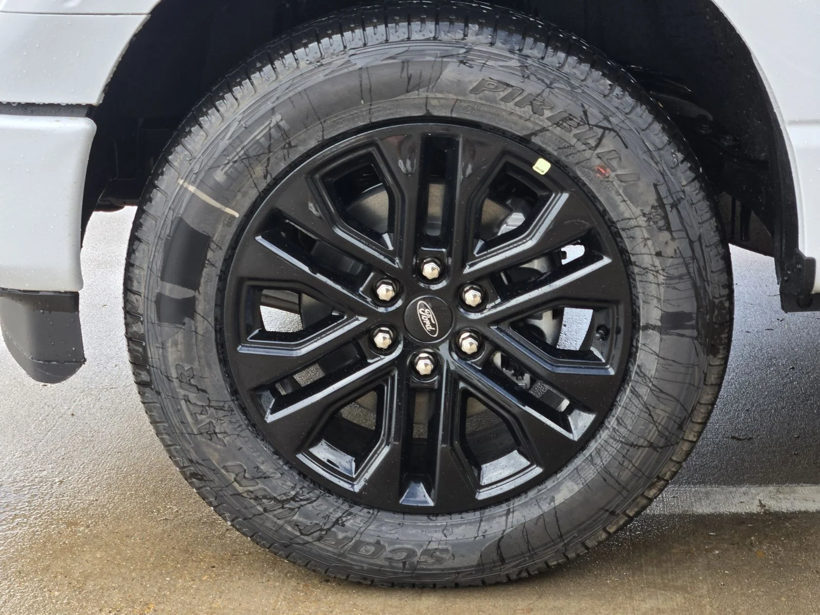 New 2026 Oxford White Ford XLT image 7