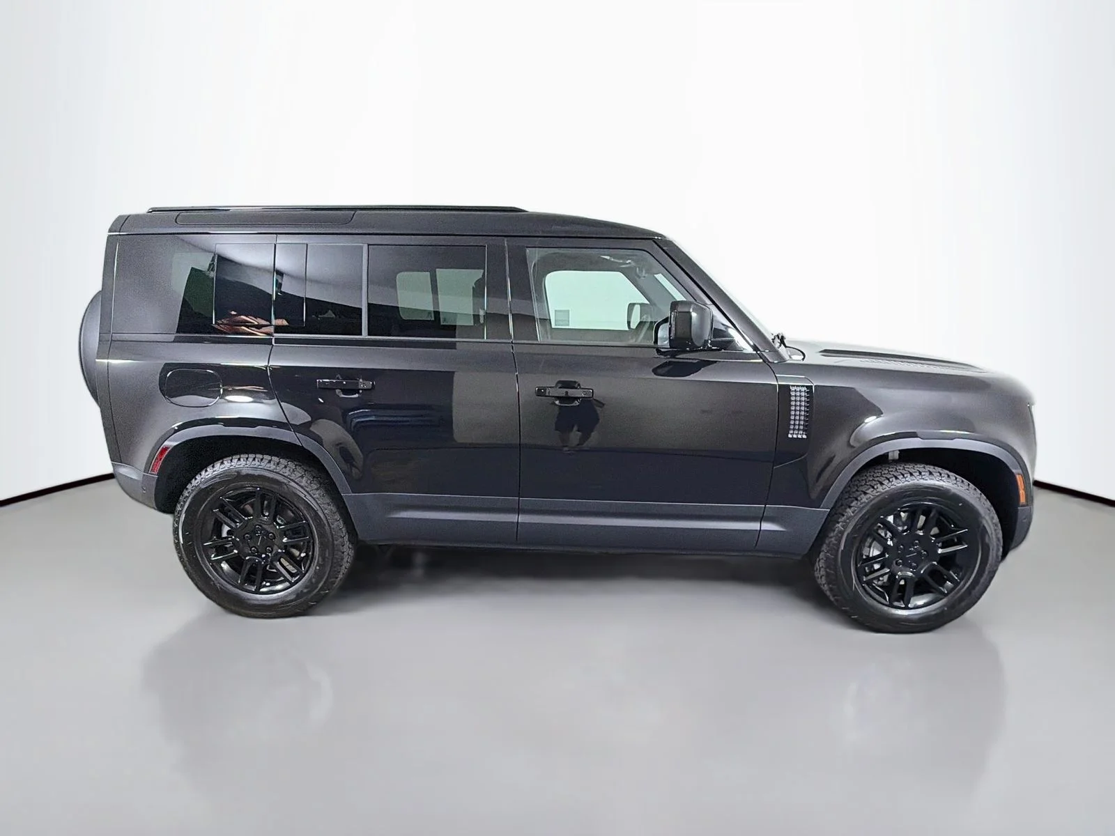 New 2026 Santorini Black Land Rover S image 6