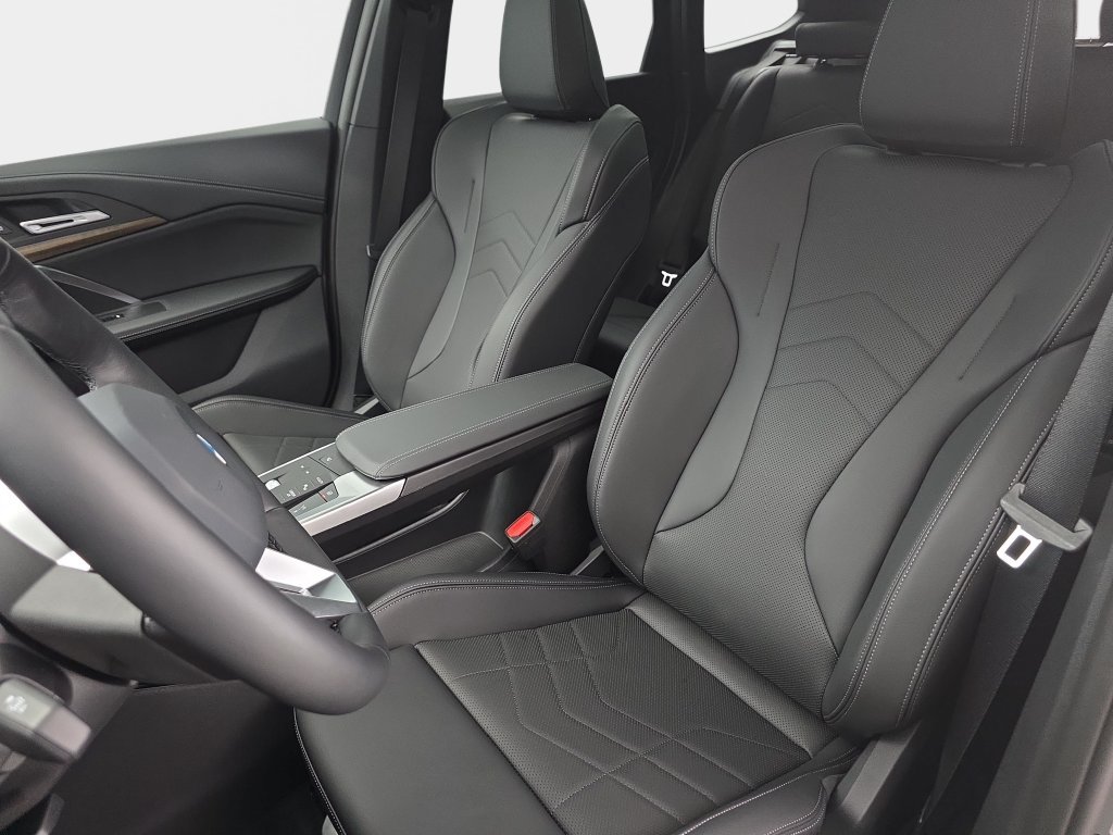 New 2026 Space Silver Metallic BMW xDrive28i image 15