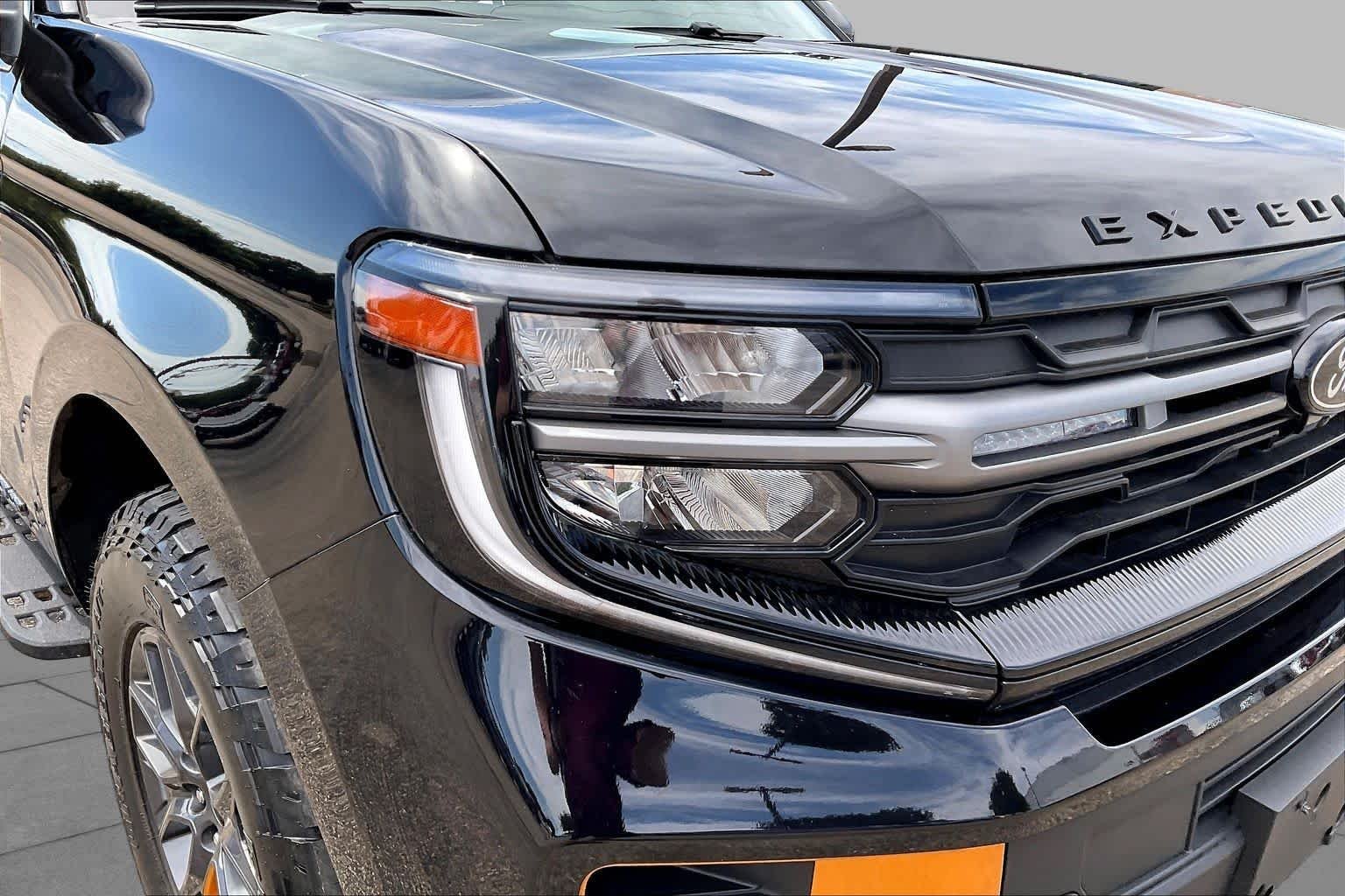 Used 2025 Agate Black Metallic Ford Tremor image 27