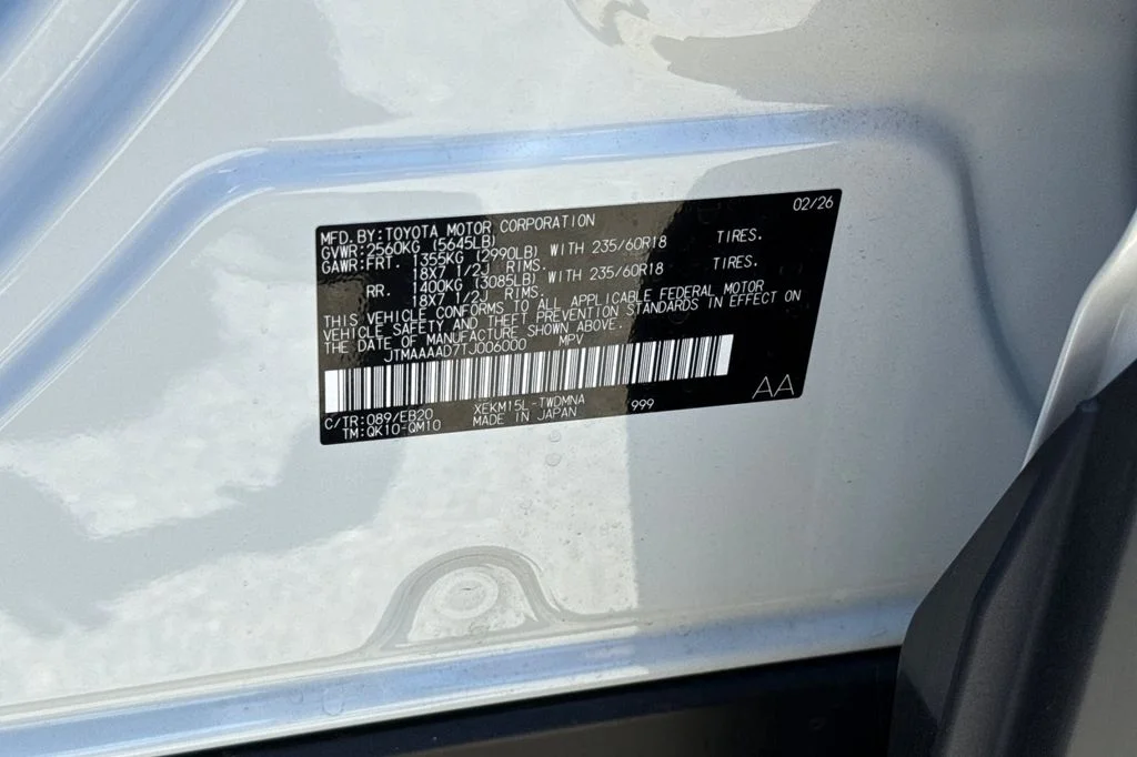 New 2026 Wind Chill Pearl <sup>1</sup> Toyota  SE image 28