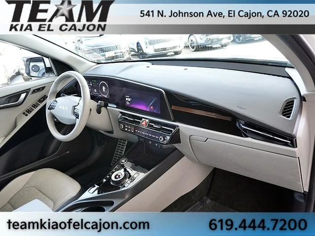 Certified Used 2023 White Kia Wave image 10