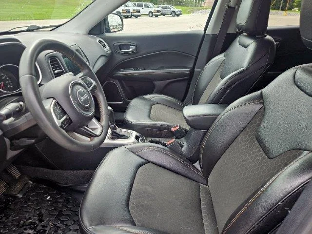 Used 2021 Blue Jeep Latitude image 9