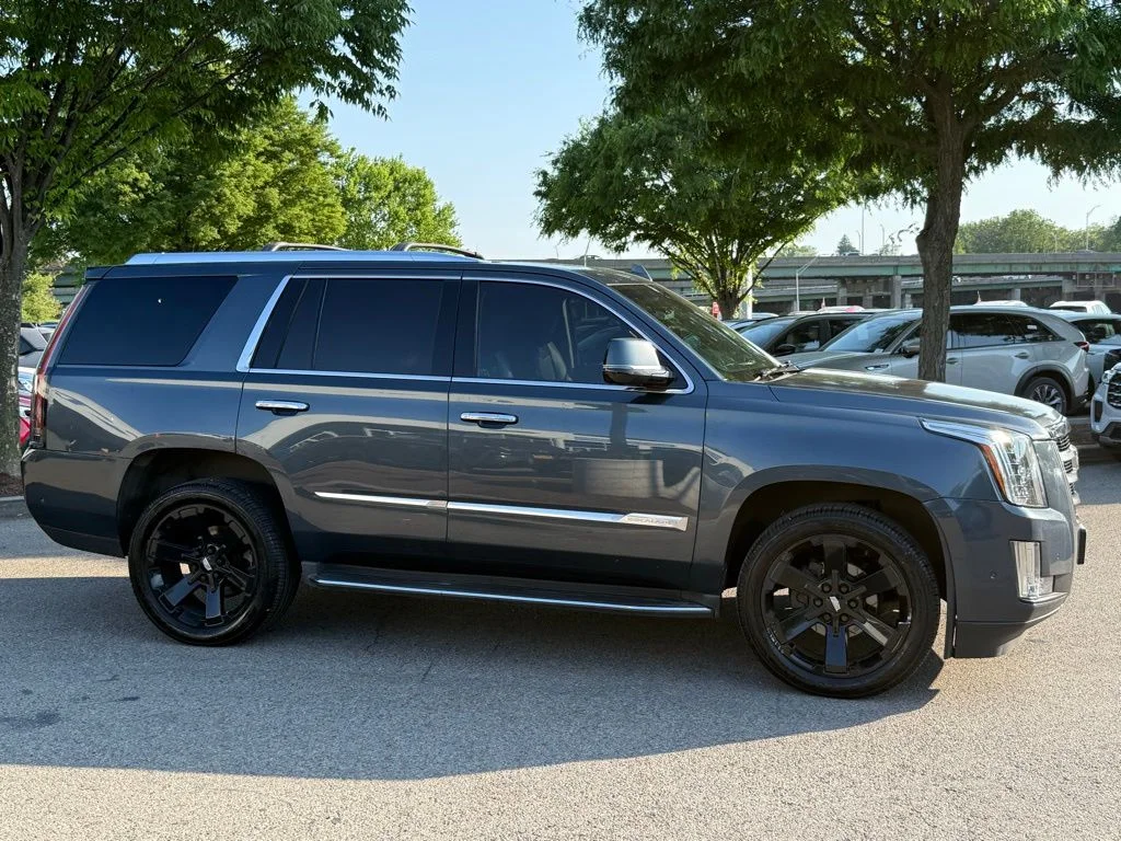 Used 2019 Gray Cadillac Luxury image 5