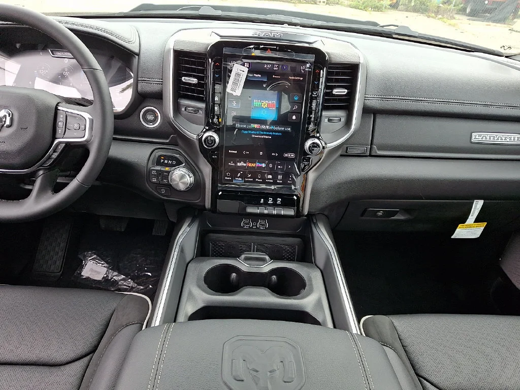 New 2027 Diamond Black Crystal Pearl-Coat Exterior Paint RAM Laramie image 11
