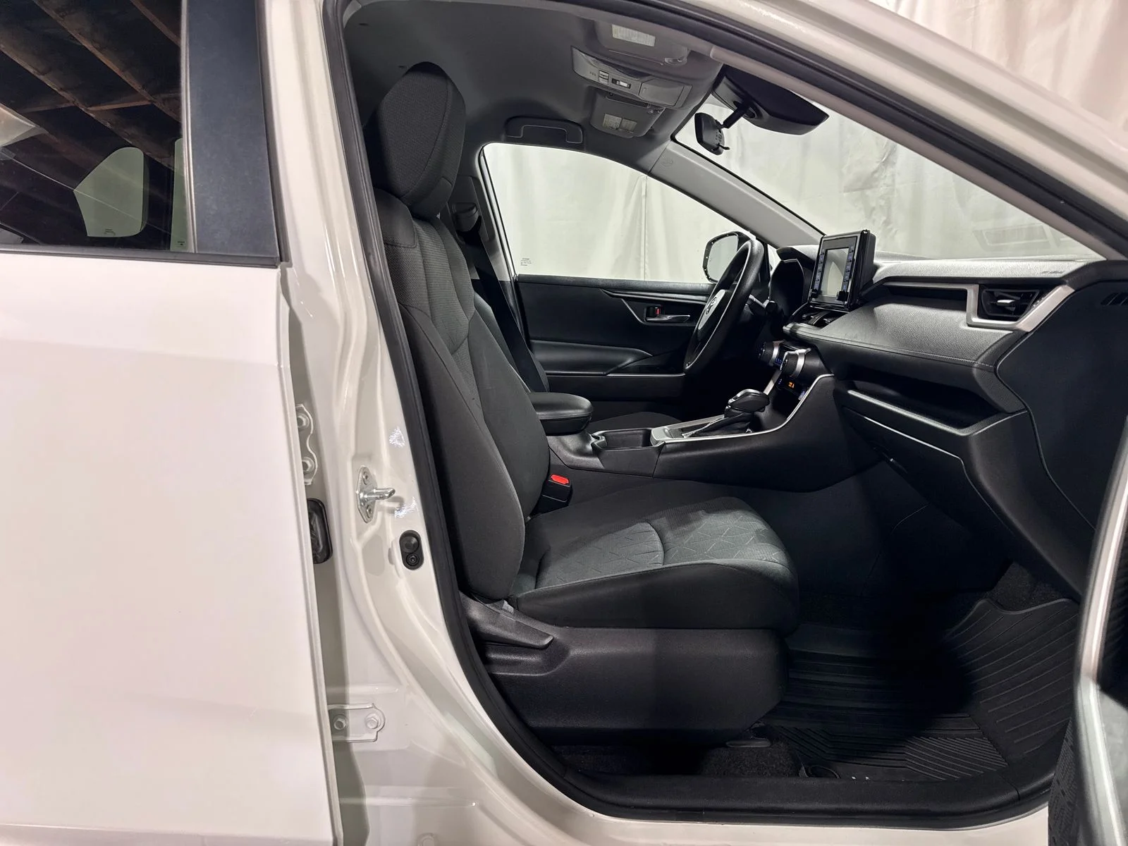 Used 2021 White Toyota XLE image 15