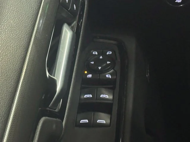 Used 2023 White GMC AT4 image 13