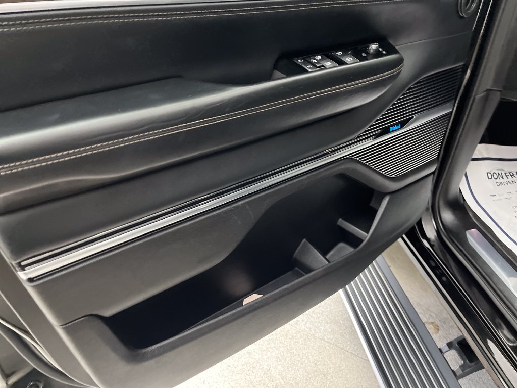 Used 2024 Black Jeep Base image 11