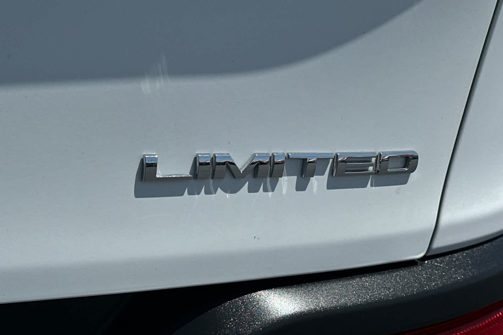 Used 2016 Bright White Clearcoat Jeep Limited image 28