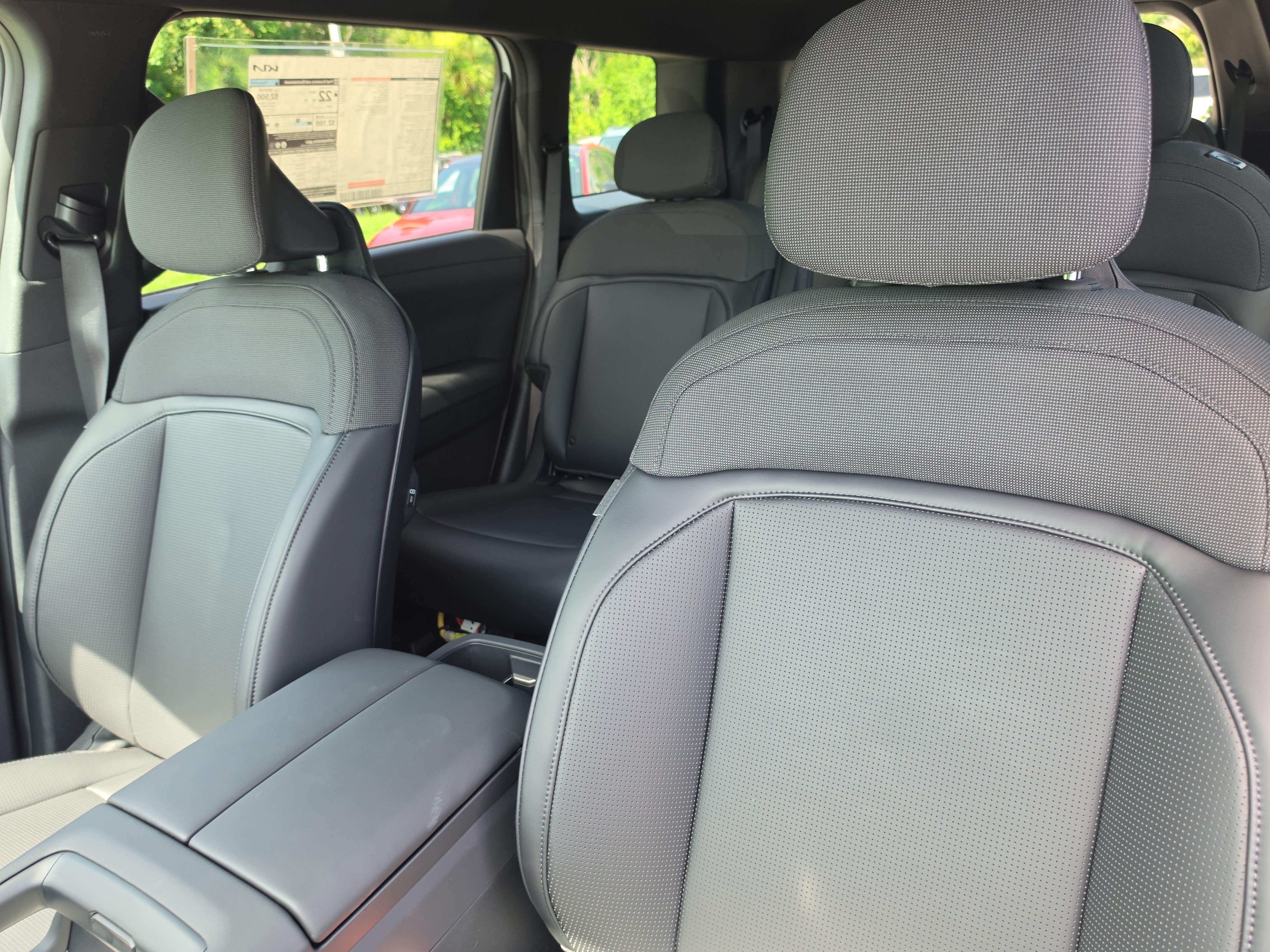 New 2027 Glacial White Pearl Kia S image 22
