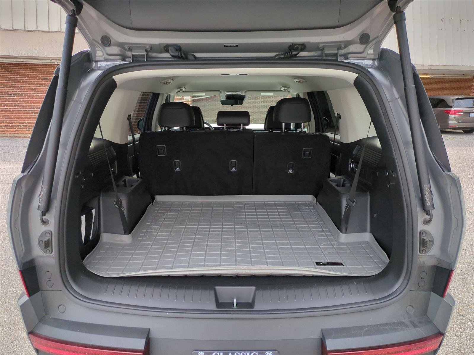 Used 2024 Hampton Gray Hyundai SEL image 33