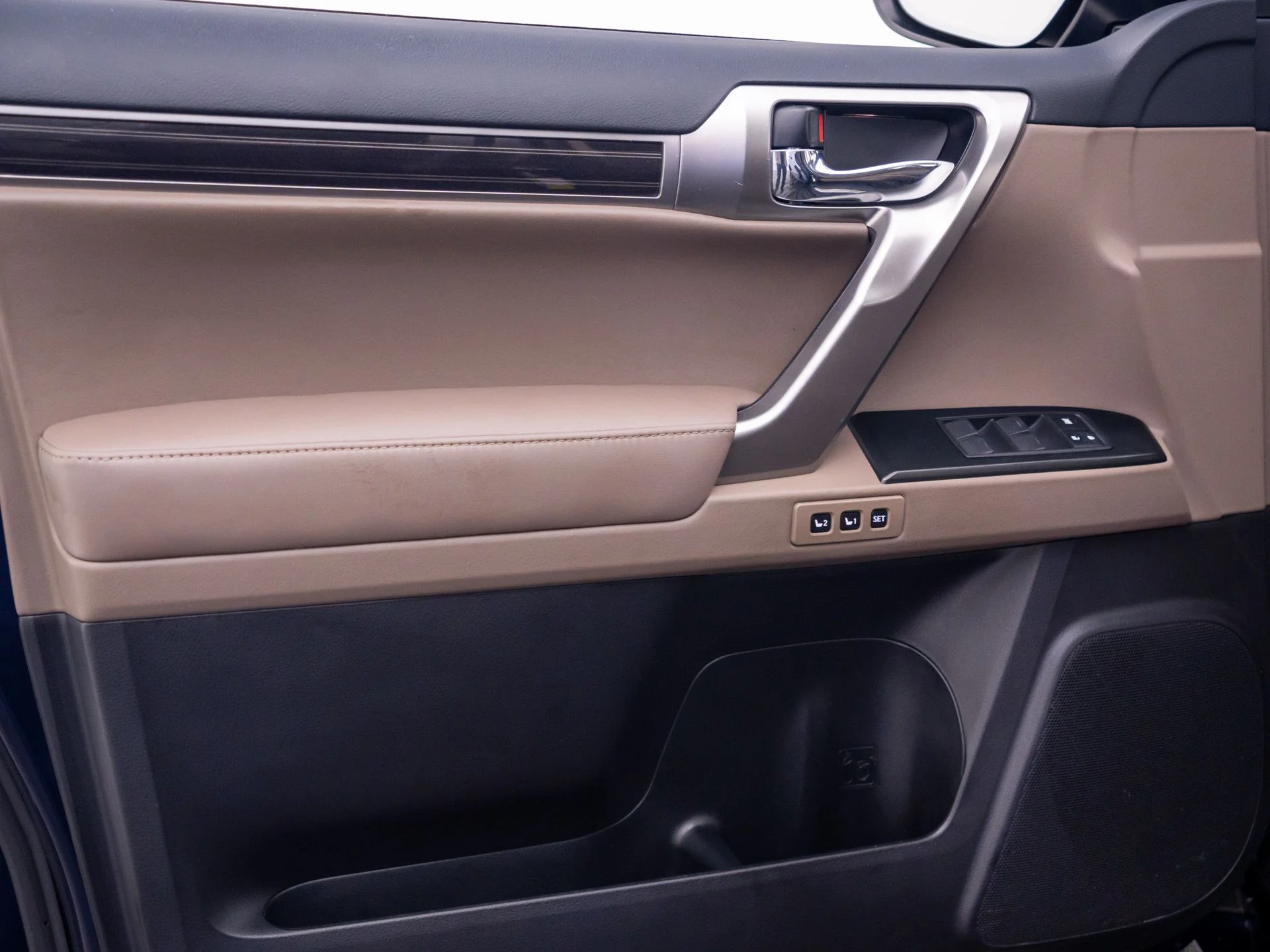 Used 2022 Blue Lexus 460 image 13