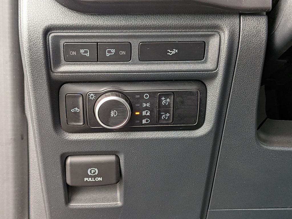 Used 2023 Silver Ford XLT image 18