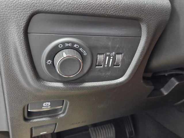 Used 2025 Red Jeep Altitude image 28