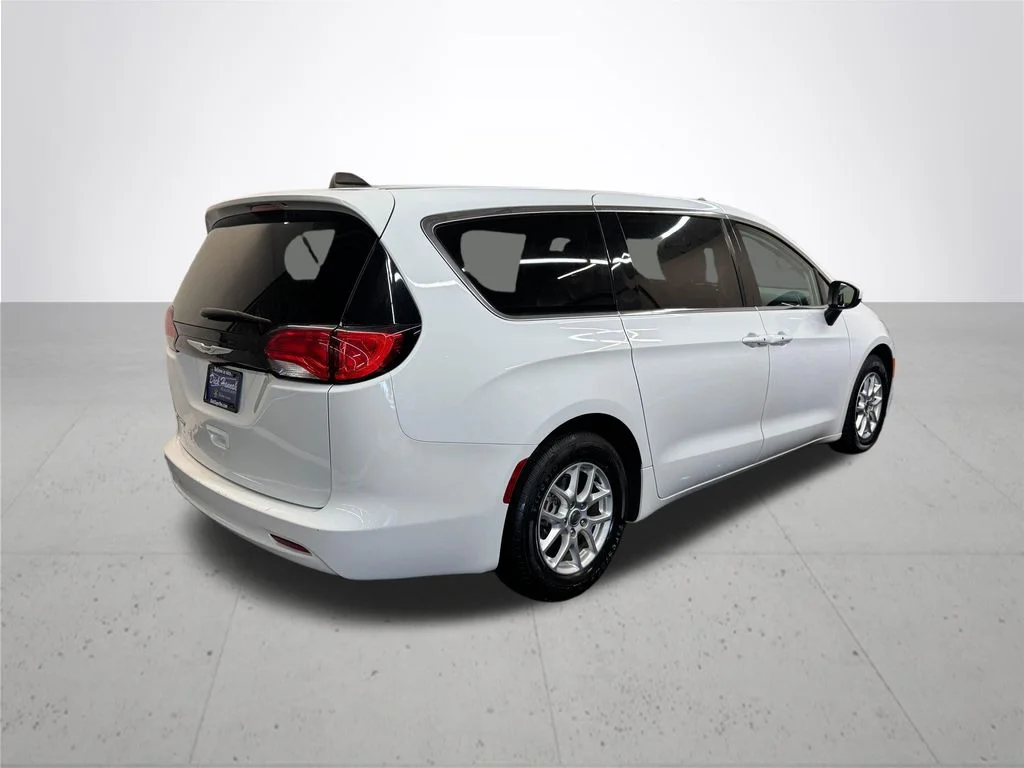 Used 2023 White Chrysler LX image 7