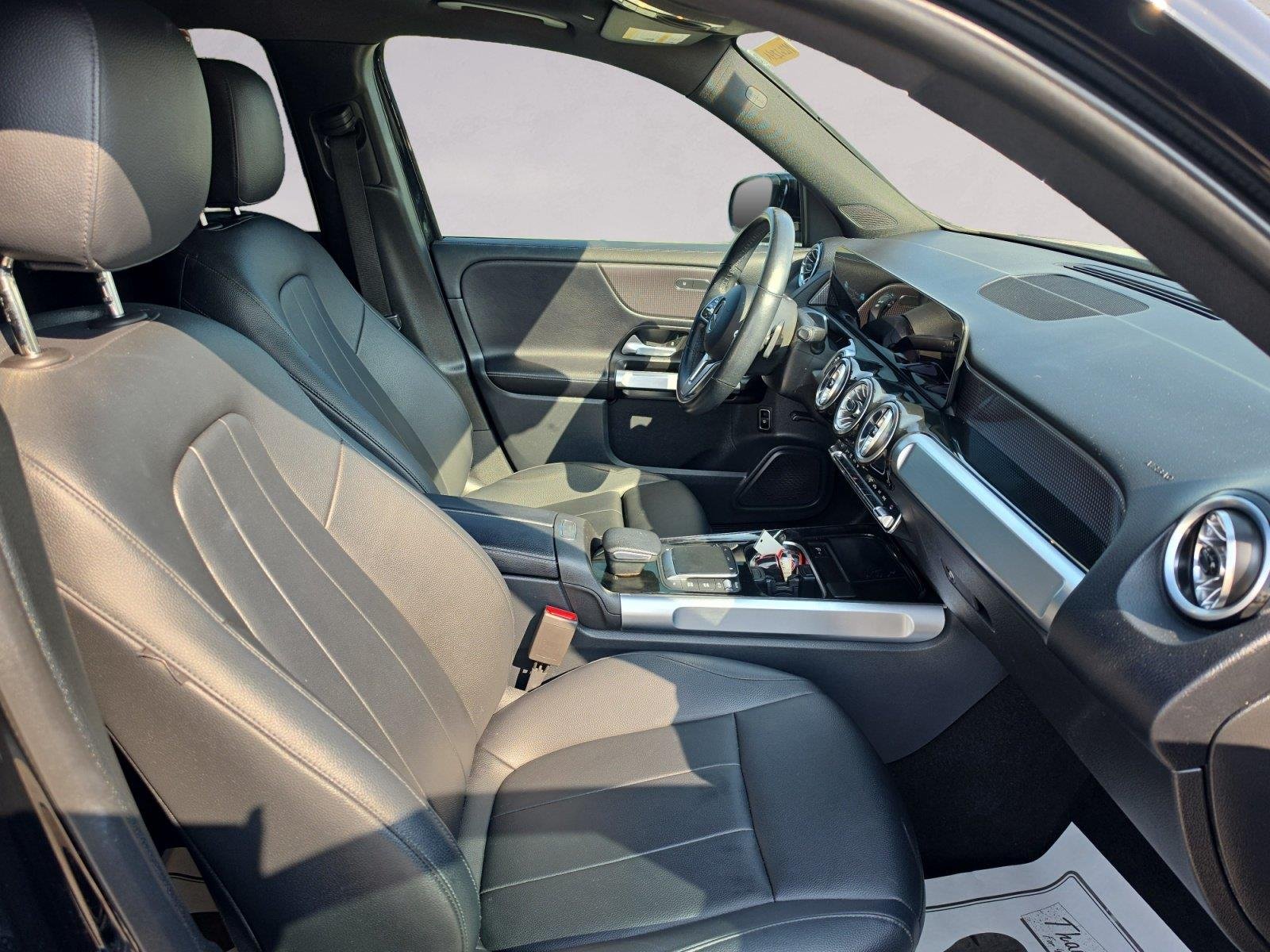 Used 2022 Cosmos Black Metallic Mercedes-Benz GLB 250 image 15