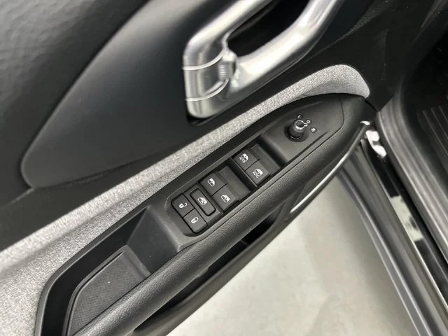 Used 2022 Black Jeep Latitude Lux image 18
