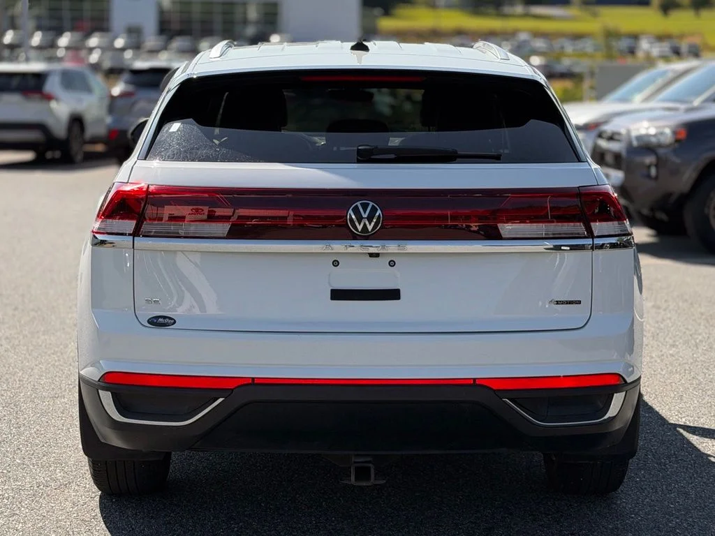 Used 2024 White Volkswagen 2.0T SE image 5