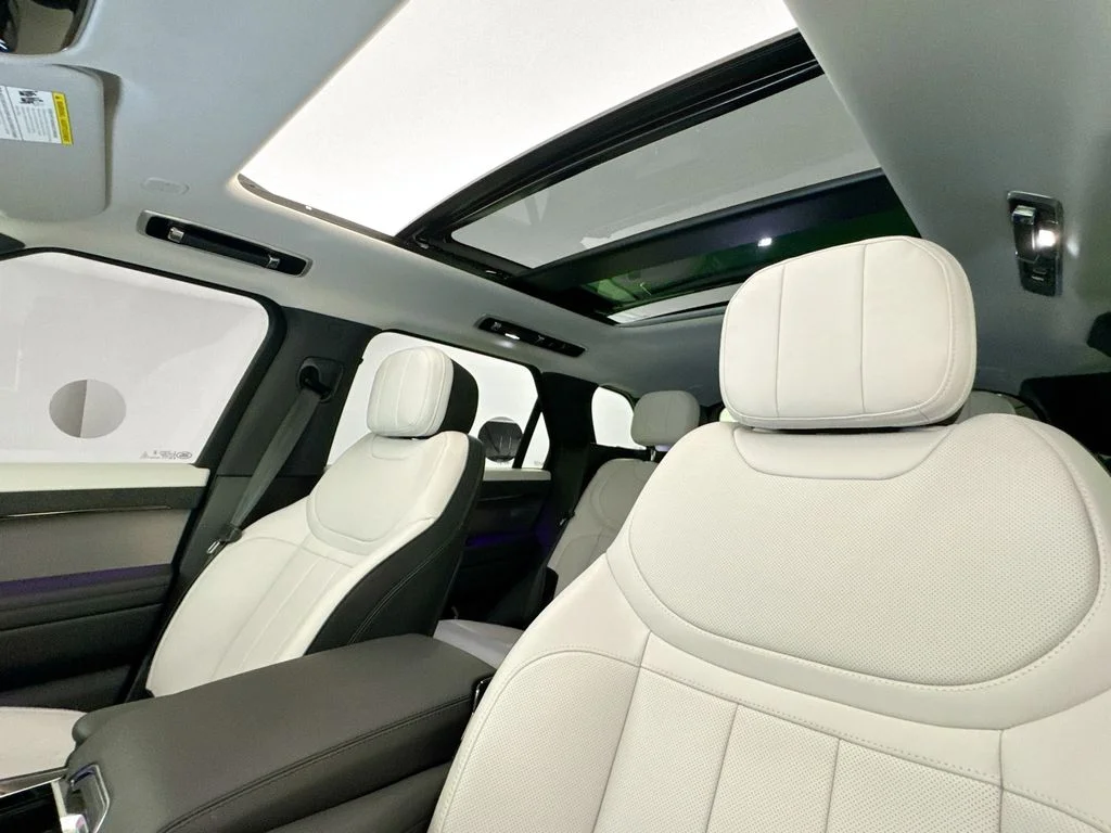 Certified Used 2025 White Land Rover Dynamic SE image 22