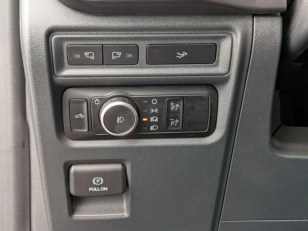 Used 2023 Silver Ford XLT image 18