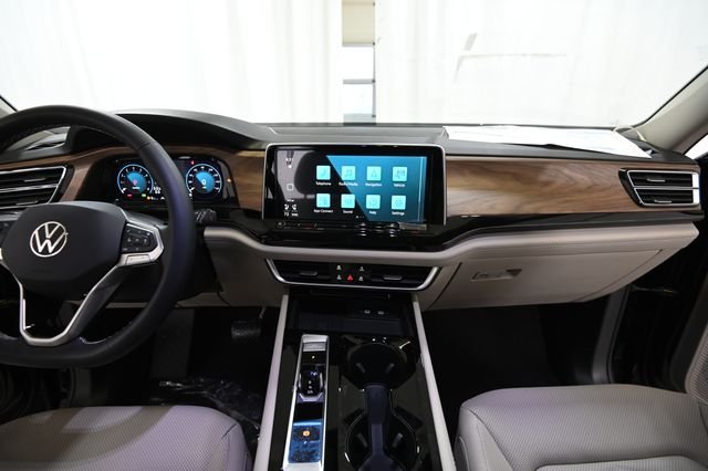 New 2026 Black Volkswagen 2.0T SE w/Technology image 2