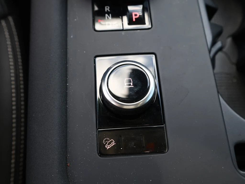Used 2024 White Land Rover S image 29