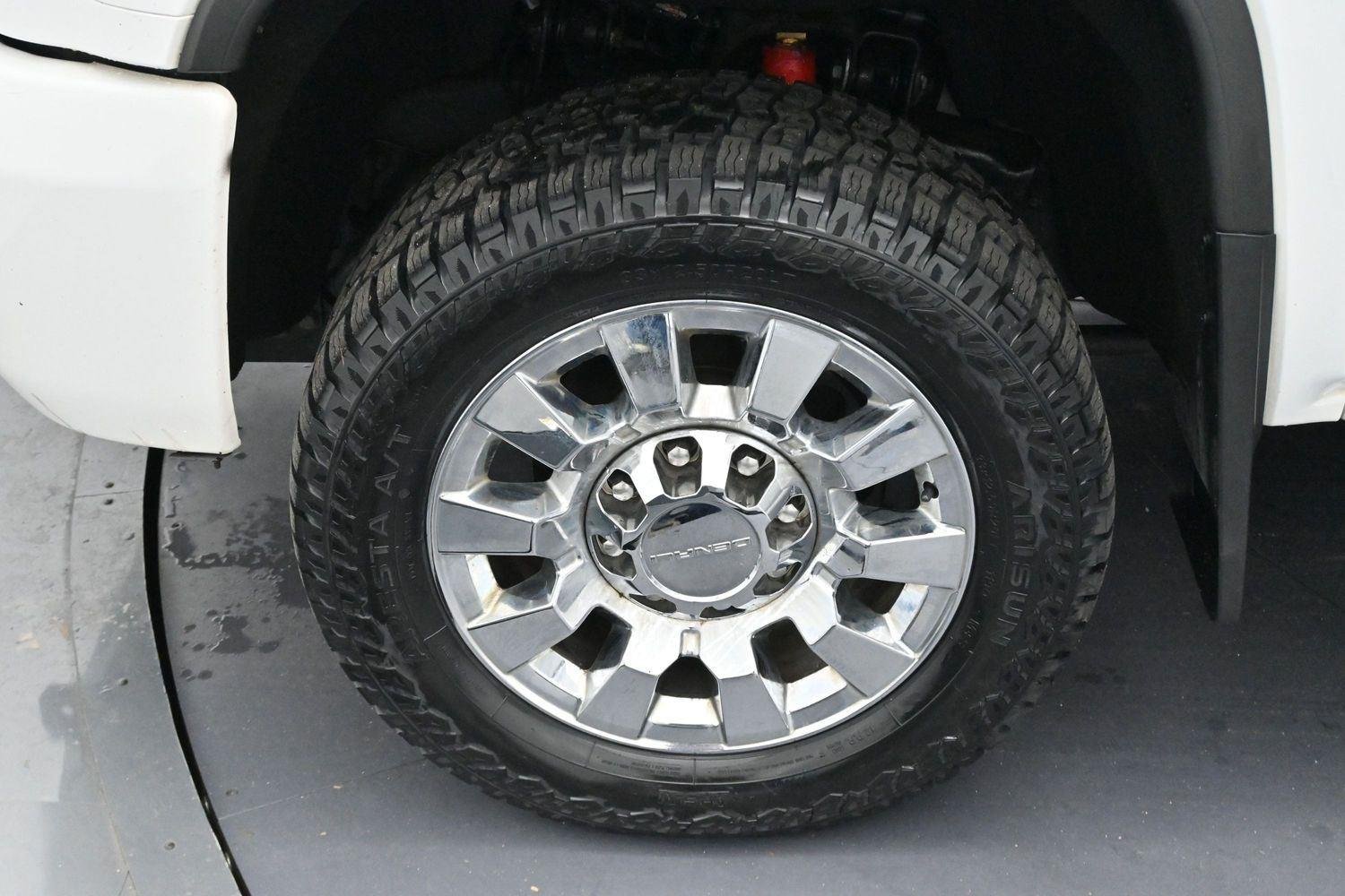 Used 2019 Summit White GMC Denali image 32