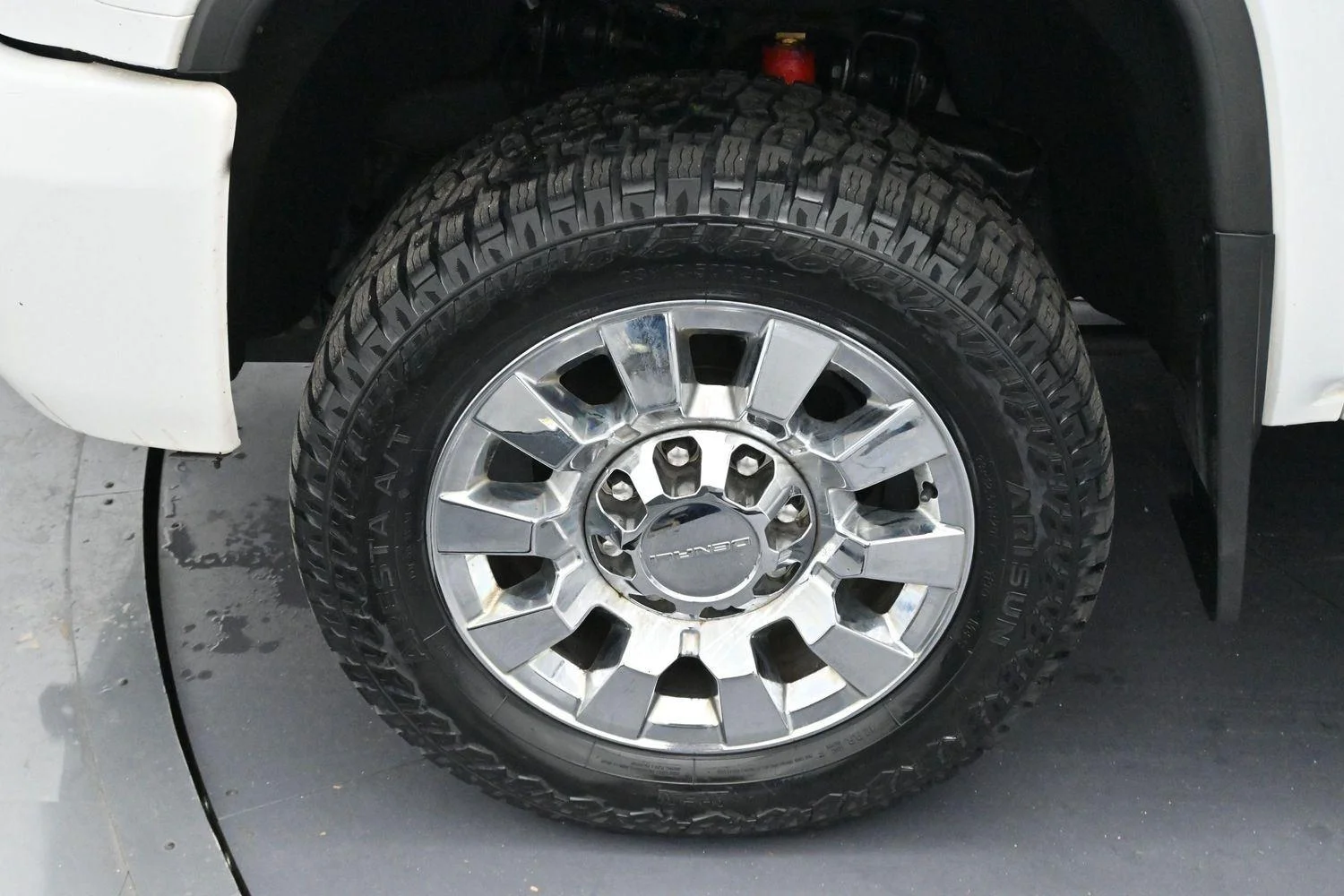 Used 2019 Summit White GMC Denali image 32
