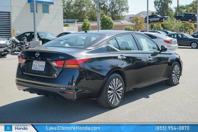 Used 2024 Super Black Nissan 2.5 SV image 9