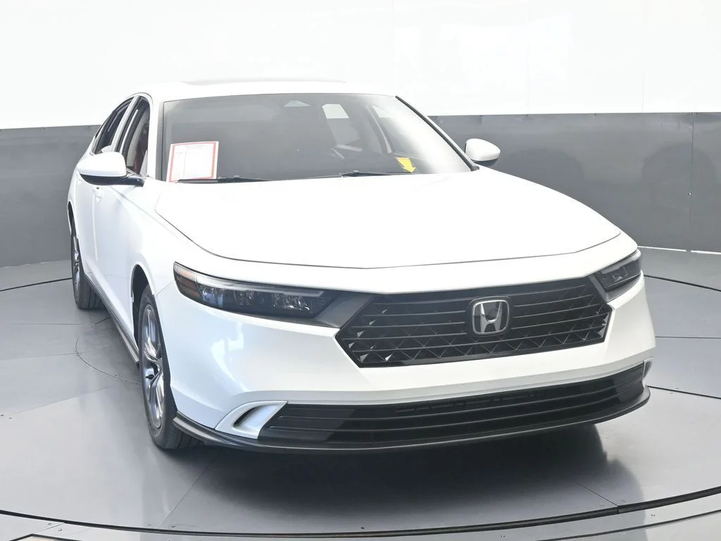 Used 2023 Platinum White Pearl Honda EX image 8
