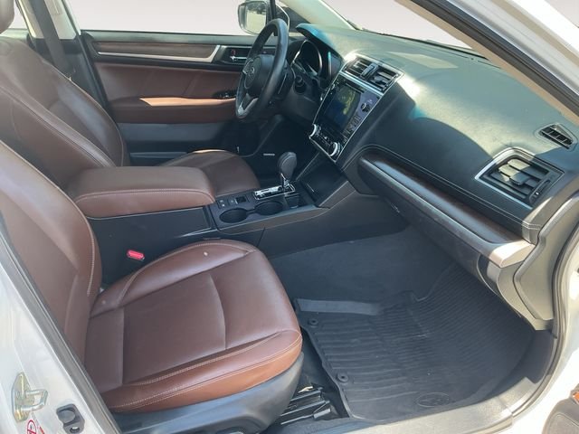 Used 2018 White Subaru 2.5i image 15