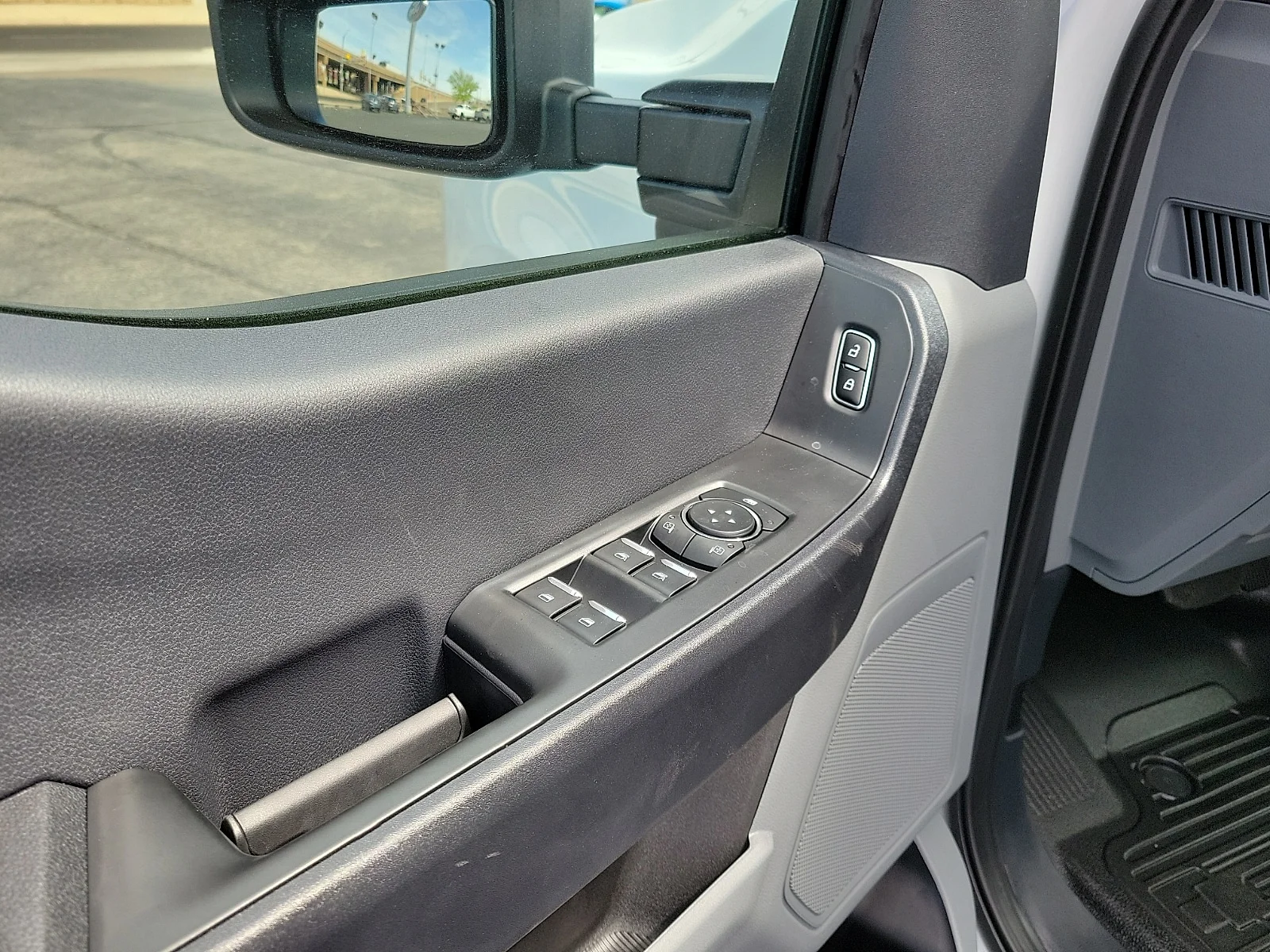 New 2026 Oxford White Ford F-250&reg; XL image 11