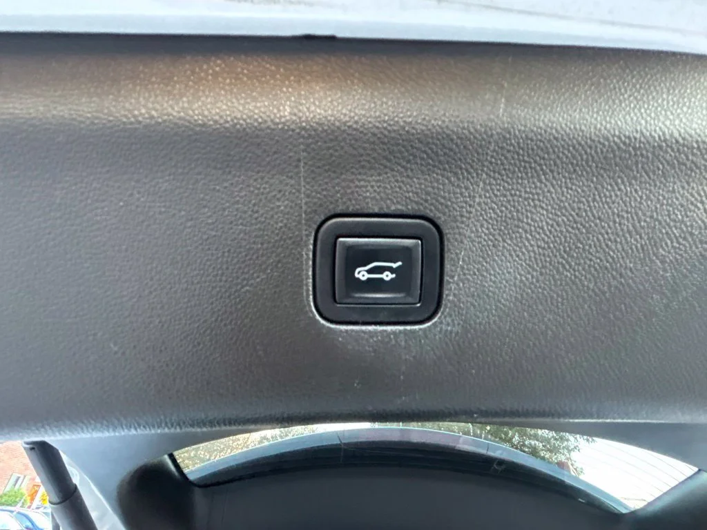 Used 2023 White Buick Avenir image 36