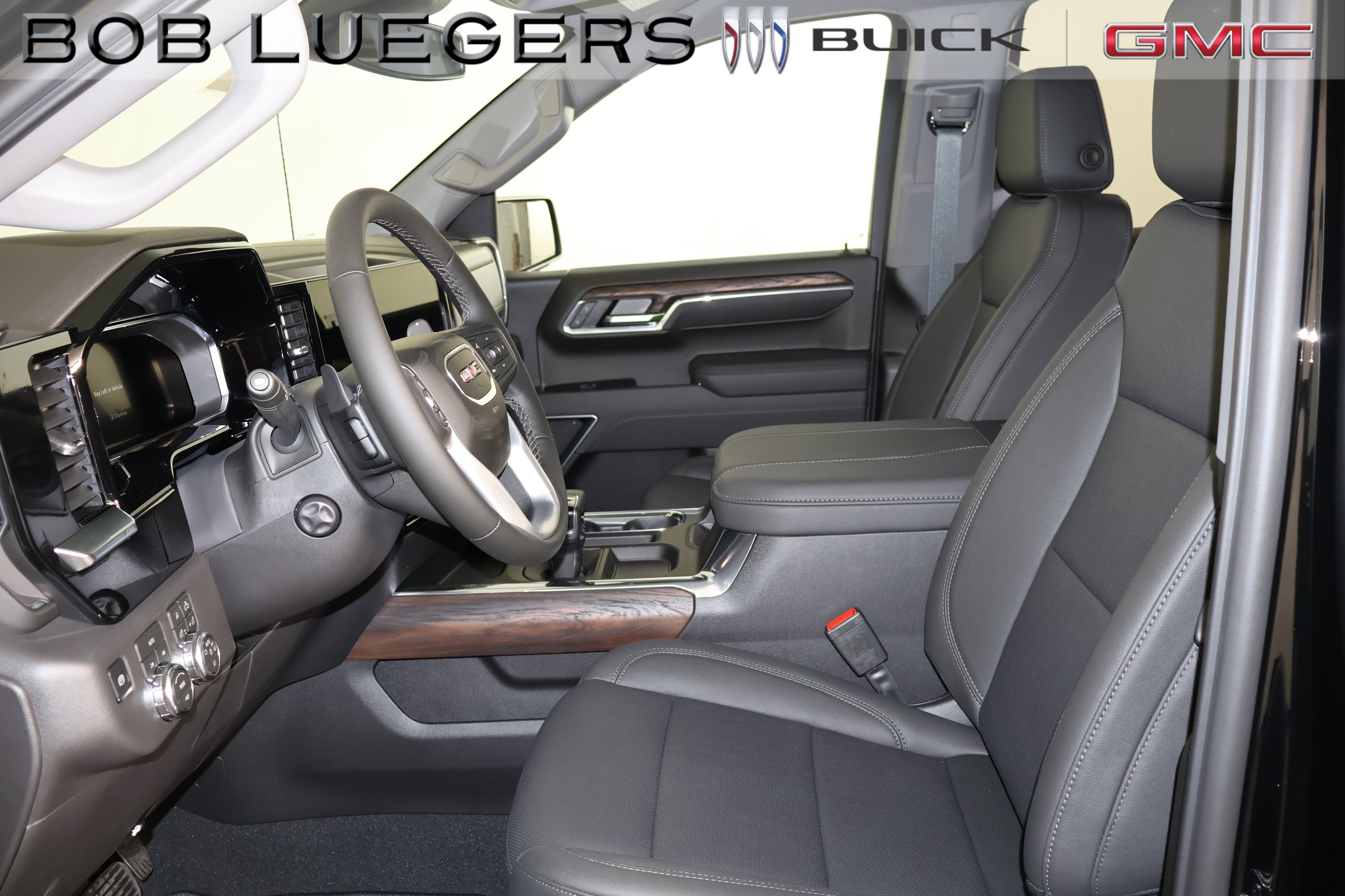 2026 GMC Sierra 1500 SLT - Photo 10