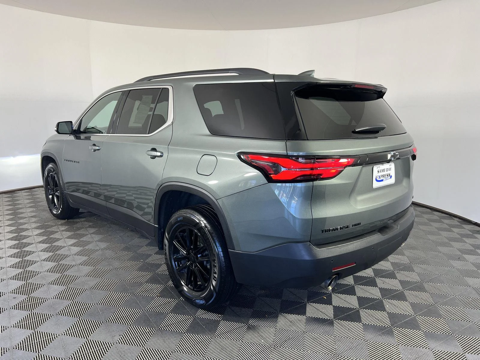 Used 2022 Silver Sage Metallic Chevrolet LT Cloth image 28