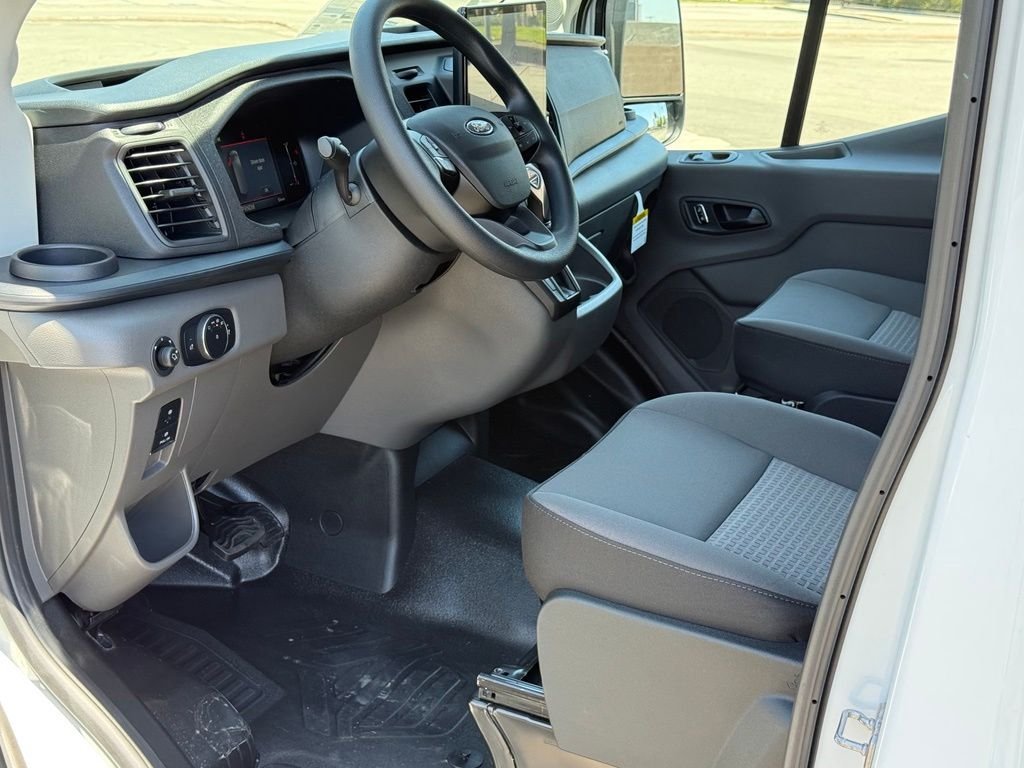 New 2026 Oxford White Ford Cargo Van image 5