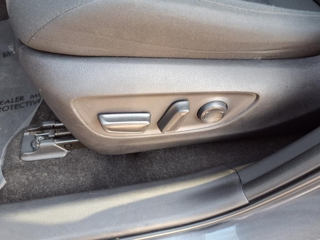 2022 Toyota RAV4 XLE - Photo 15