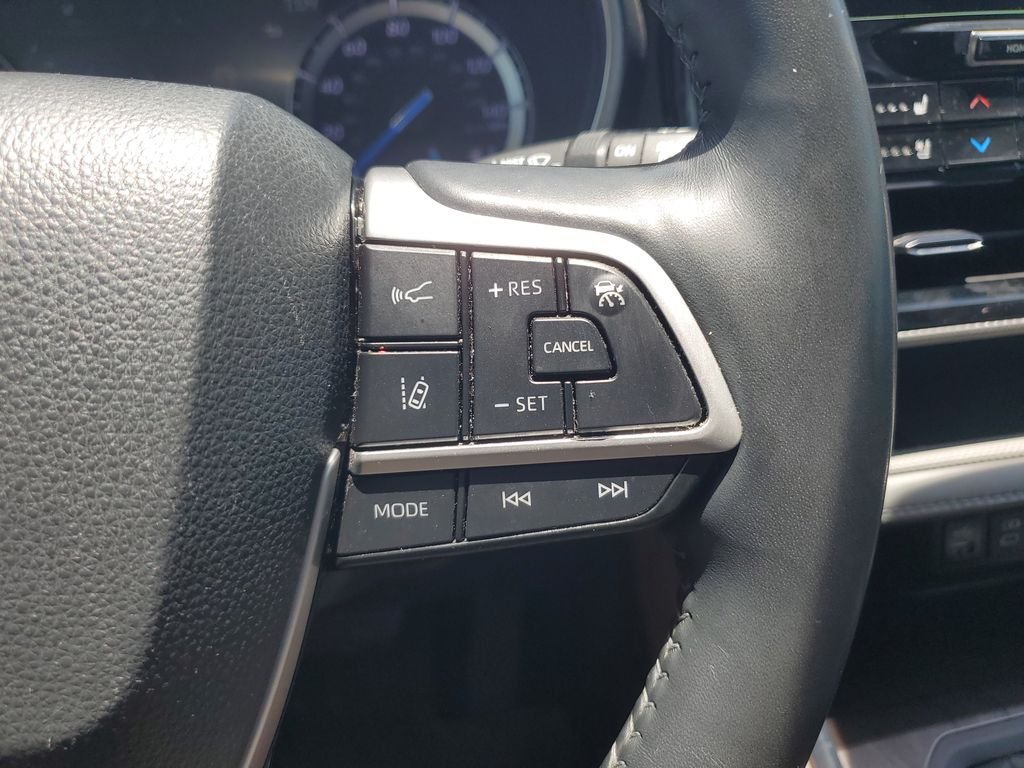 Used 2022  Toyota Platinum image 22