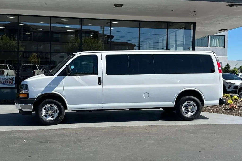 2024 Chevrolet Express Passenger LT - Photo 7