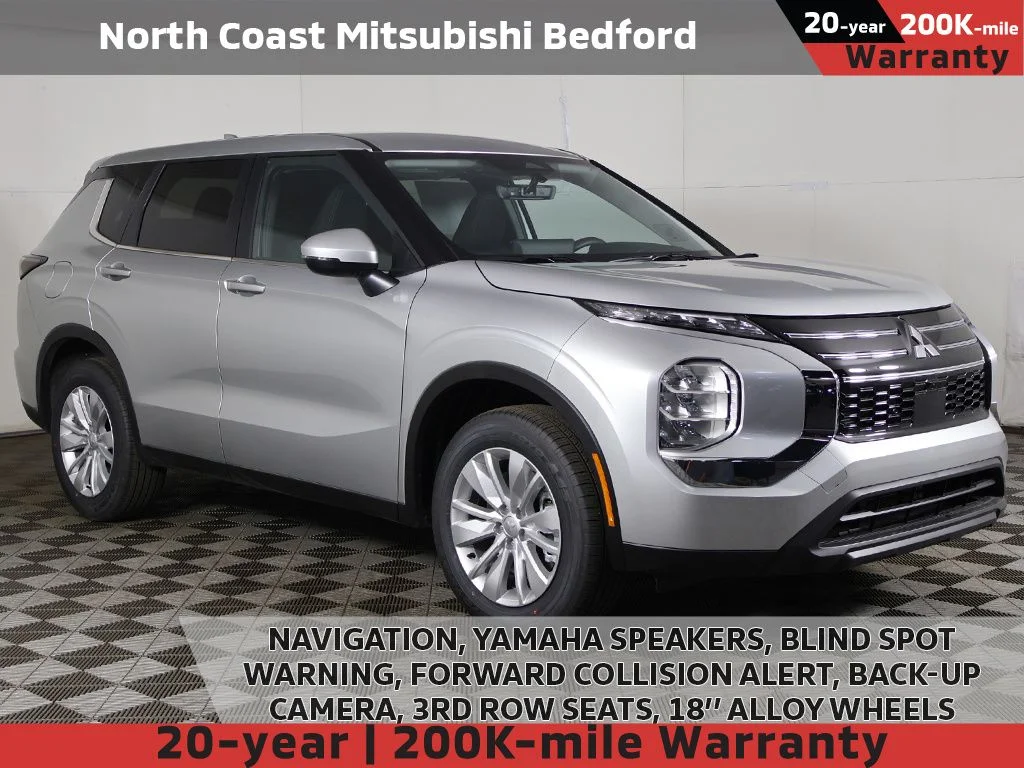 2026 Mitsubishi Outlander ES FWD's photo