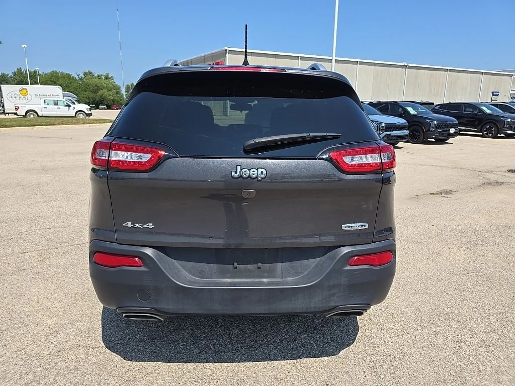 Used 2016 Gray Jeep Latitude image 6