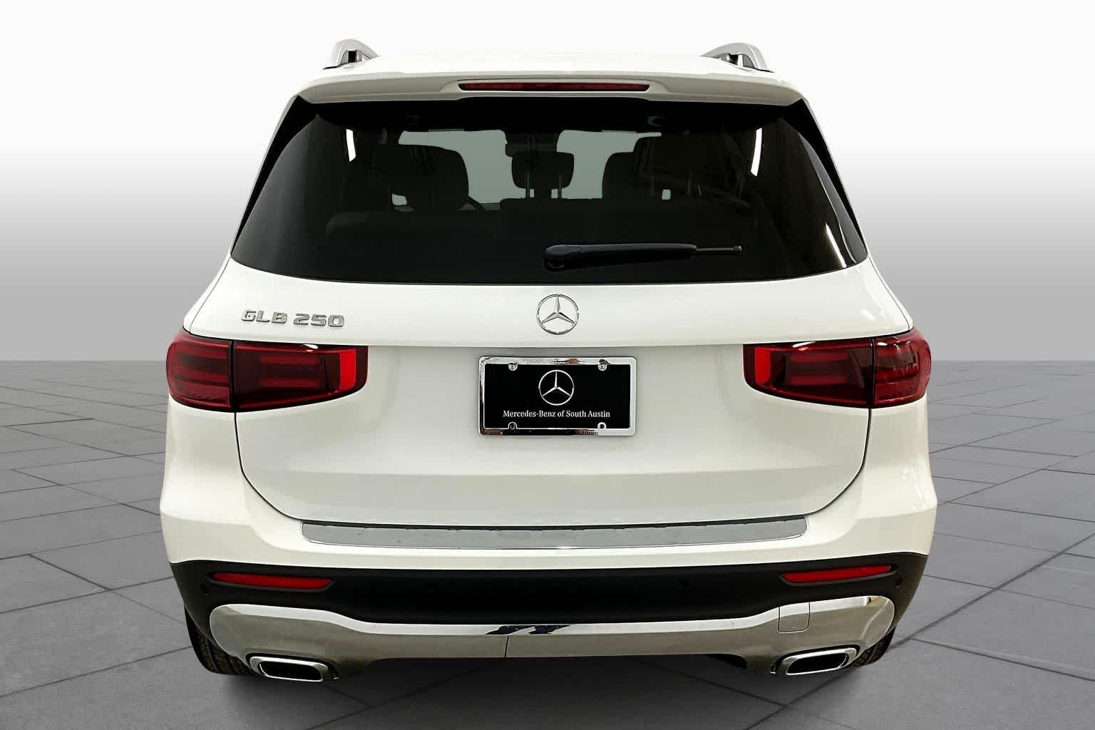 New 2026 Polar White Mercedes-Benz GLB 250 image 4